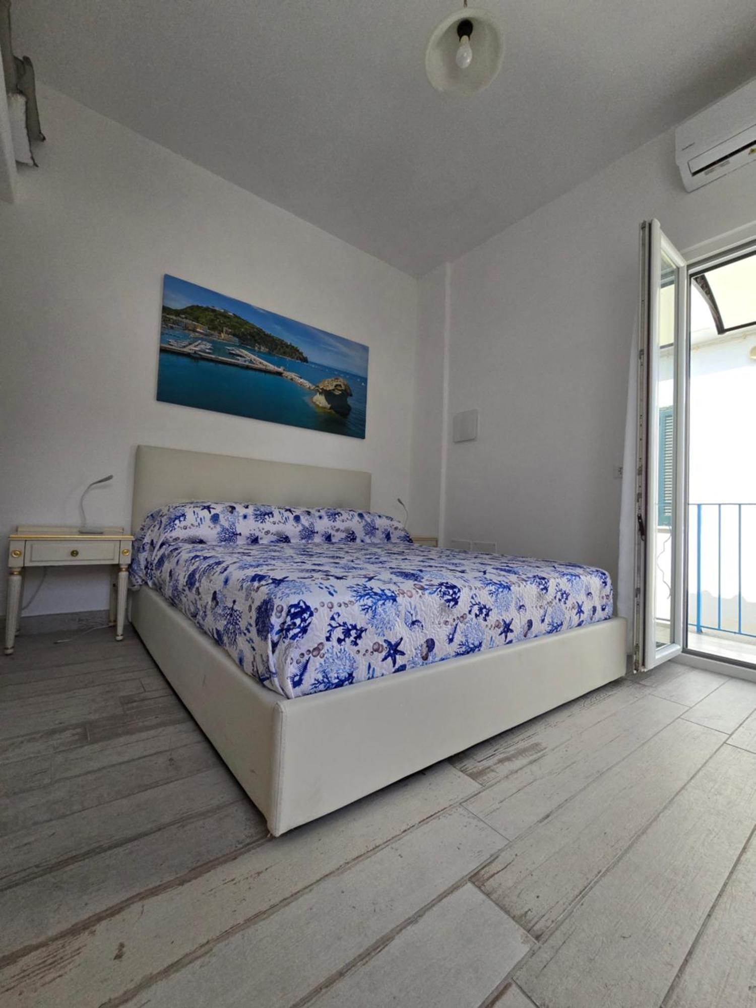 הוילה איסקיה La Casa Di Giuliana Primo Piano Con Balcone מראה חיצוני תמונה